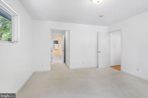 3709 Whispering Ln, Falls Church VA  22041-1121 exterior