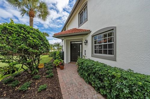 538 Laguna Royale Blvd, Naples, FL 34119-4681