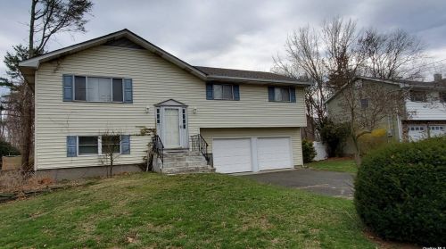 10 Lordly Ct, San Remo, NY 11754-3818