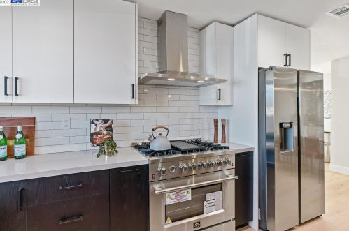 7298 Tamarack Dr, Pleasanton CA  94568-1749 exterior