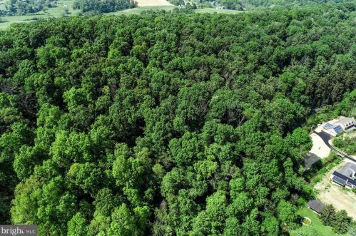 786 Arbor Dr, Red Lion PA  17356-8611 exterior