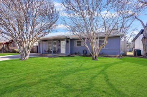 1006 Harris Dr, Euless, TX 76039-3330