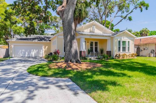 305 Jefferson Ave, Oldsmar, FL 34677-3642
