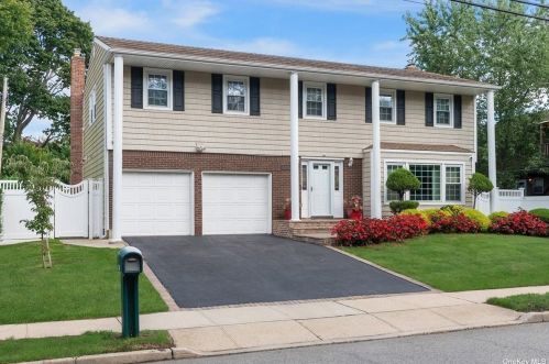 138 Gerhard Rd, Hicksville NY  11803-5513 exterior