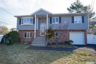 101 Pardee Ave, Islip Manor, NY 11751-3406