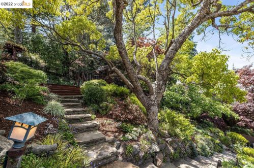 61 Calvert Ct, Oakland CA 94611-3436 exterior