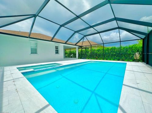 568 95th Ave, Naples FL  34108-2453 exterior