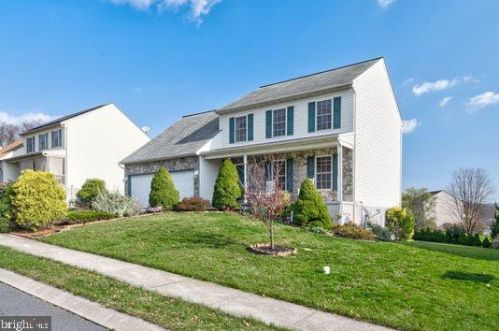 745 Apple Tree Ln, Mount Wolf, PA 17347-9010