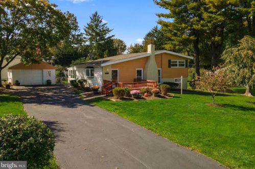 1642 Pulaski Dr, Blue Bell, PA 19422-3673