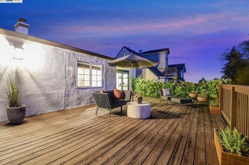 5137 Fairfax Ave, Oakland CA  94601-5410 exterior