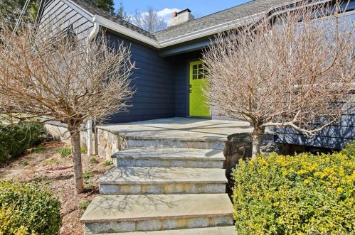 61 Briar Brae Rd, Stamford, CT 06903-1728
