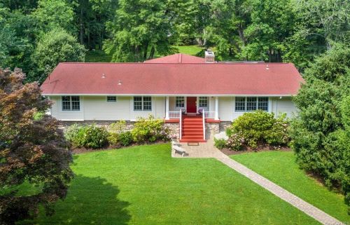 1161 Bedford Rd, Pleasantville, NY 10570-3910