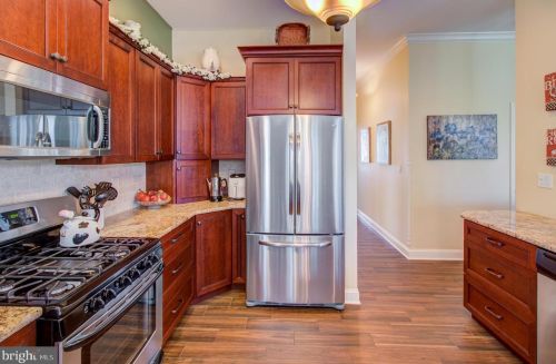 19 Ambrose Dr, Columbus NJ  08022-2305 exterior