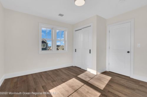 1217 Niihau Dr, Lacey NJ  08731-4702 exterior