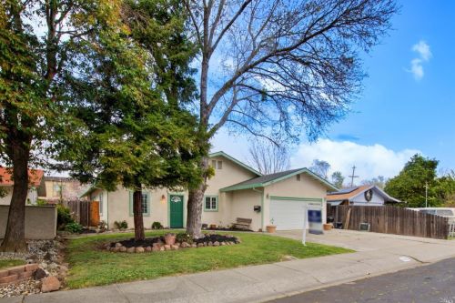 200 Juniper St, Vacaville CA 95688-2736 exterior