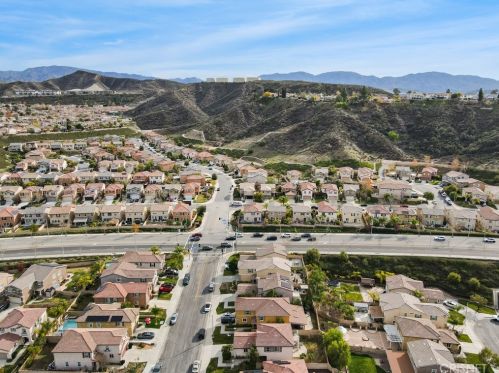19920 Holly Dr, Santa Clarita CA  91350-3698 exterior