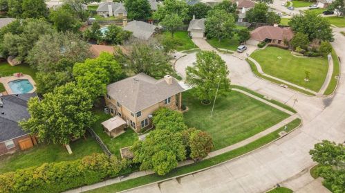 1401 Sedalia Ct, Lewisville TX  75028-2136 exterior