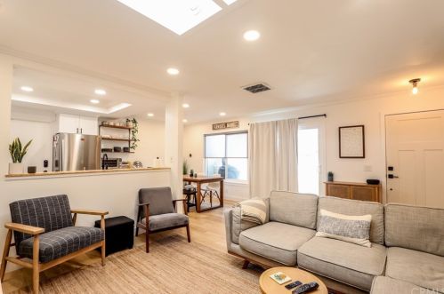 116 Orchard, Irvine CA  92618-4560 exterior