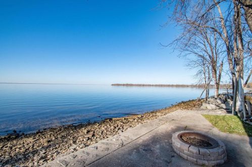 3339 Beach Ln, Green Bay, WI 54311-7258