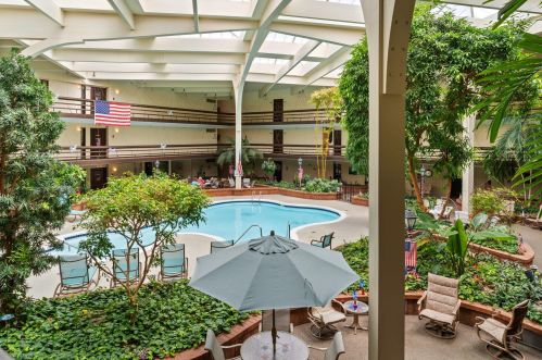 5200 Tuckaway Blvd, Milwaukee WI 53221-3160 exterior