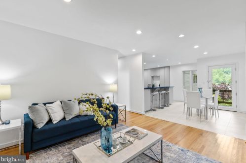 3709 Whispering Ln, Falls Church VA  22041-1121 exterior