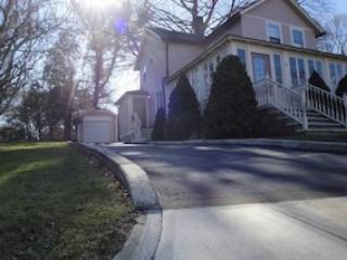 5 Old Pine Orchard Rd, Branford CT  06405-3843 exterior