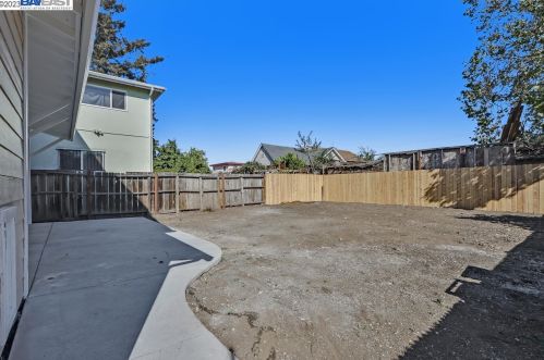 1802 88th Ave, Oakland CA  94621-1008 exterior