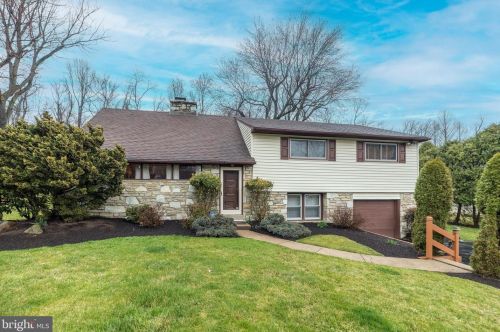 555 Glenmore Ave, Melrose Park, PA 19027-1704