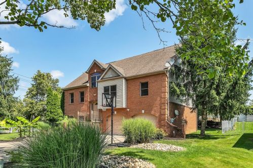 2101 Toftrees Dr, Bridgeville, PA 15017-3528