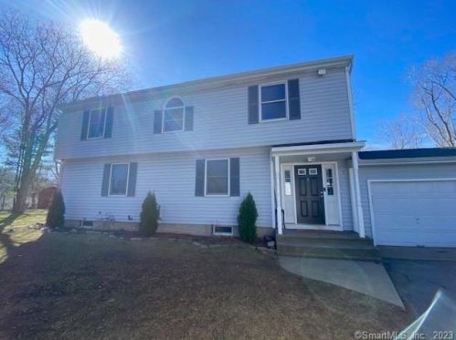 9 Ranslow Dr, Waterbury, CT 06716-2117