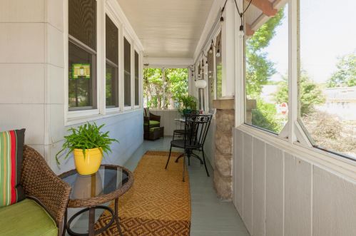 3203 Delaware Ave, Milwaukee, WI 53207-3020