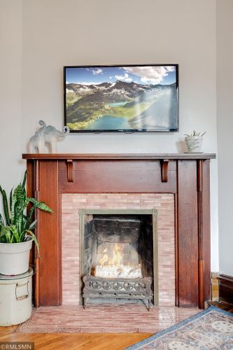 381 Case Ave, Saint Paul MN 55106-3527 exterior