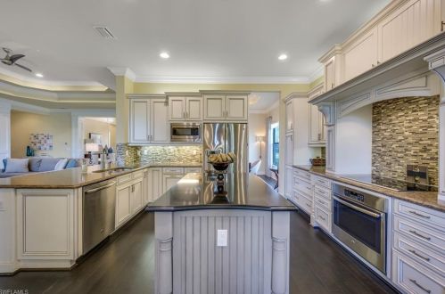 3200 Atlantic Cir, Naples FL 34119-8637 exterior