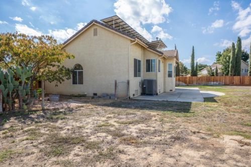 2009 Carlsbad Caverns Ct, Newman CA  95360-9635 exterior