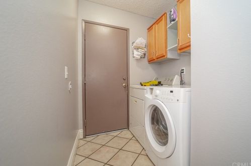 785 Award Dr, Colton CA 92324-2675 exterior