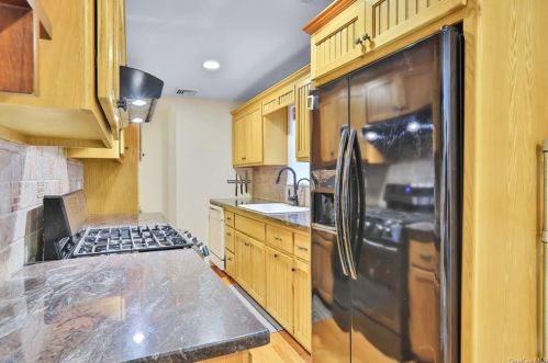 14 Dolfinger Pl, Fishkill NY  12524-2816 exterior