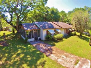 924 Hillside Dr, Lutz, FL 33549-3817