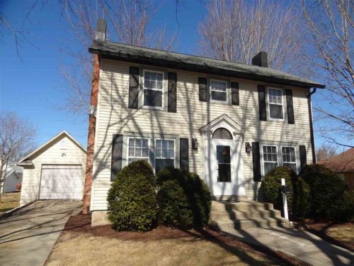 202 Hilton St, Genoa Bluff, IA 52301-1348