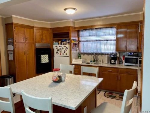 10327 91st St, Jamaica, NY 11417-1303