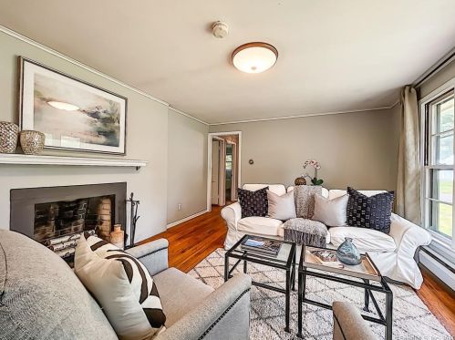 70 Ellsworth Dr, Bloomfield CT  06002-2845 exterior