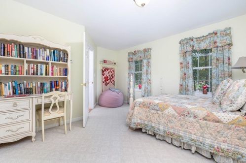 93 Deer Run Dr, Colchester CT  06415-1806 exterior