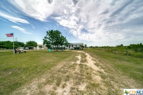 373 Stolte Acres, Marion, TX 78124-3019