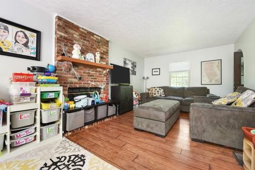 3522 Fox Chase Dr, Imperial PA  15126-9604 exterior