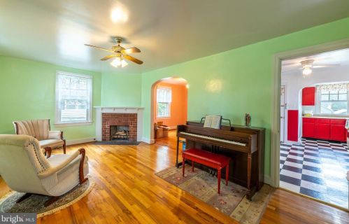 154 Virginia St, Strasburg, VA 22657-1620
