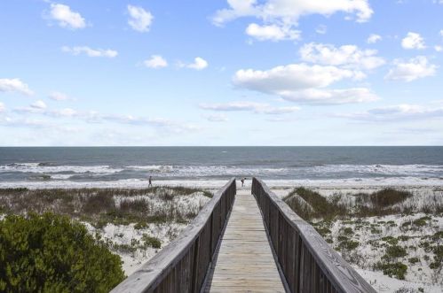 1564 Gulf Bch Dr, Saint George Island FL  32328-3106 exterior