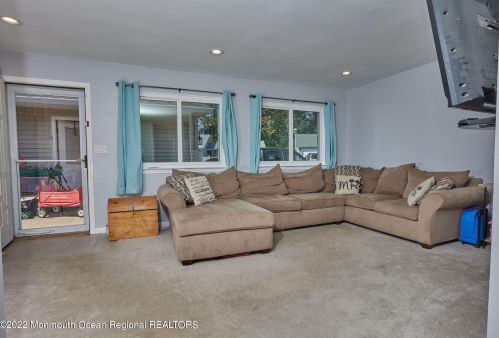 29 Amy Ct, Bricktown, NJ 08724-1433
