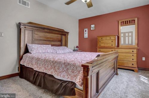 5805 Hillsborough Ct, Harrisburg PA  17111-4736 exterior