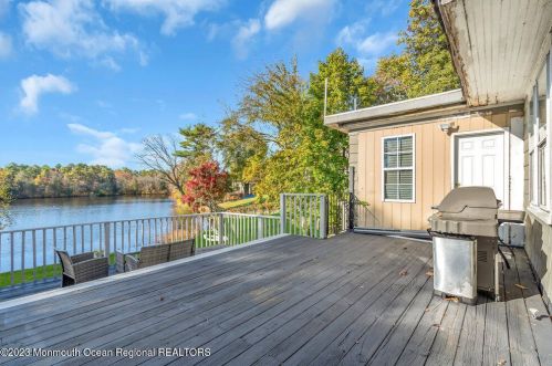 16 Caranetta Dr, Lakewood NJ  08701-3106 exterior