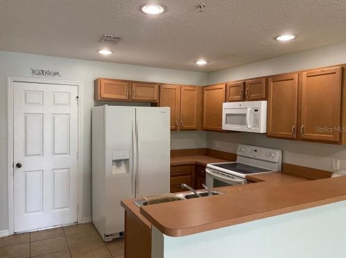 206 Artisan St, Orlando, FL 32824-7124