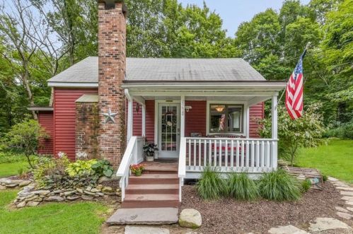 164 Pokorny Rd, Higganum, CT 06441-4417